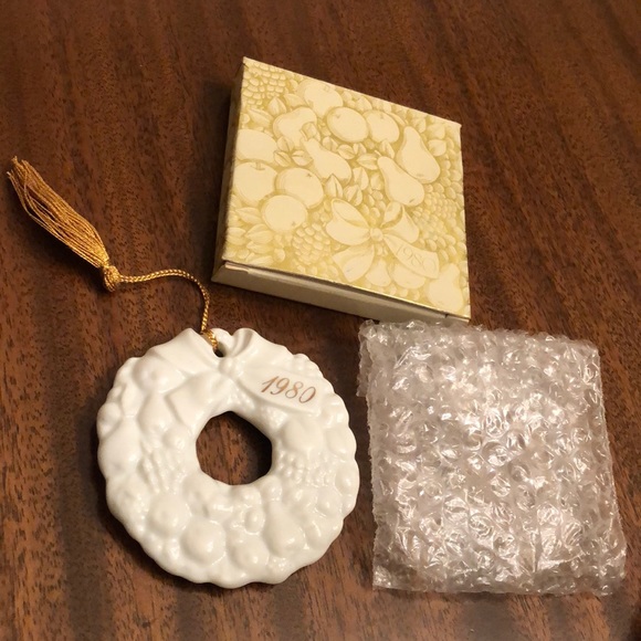 Avon 1980 Christmas Remembrance Wreath Ornament 14K - Picture 2 of 14